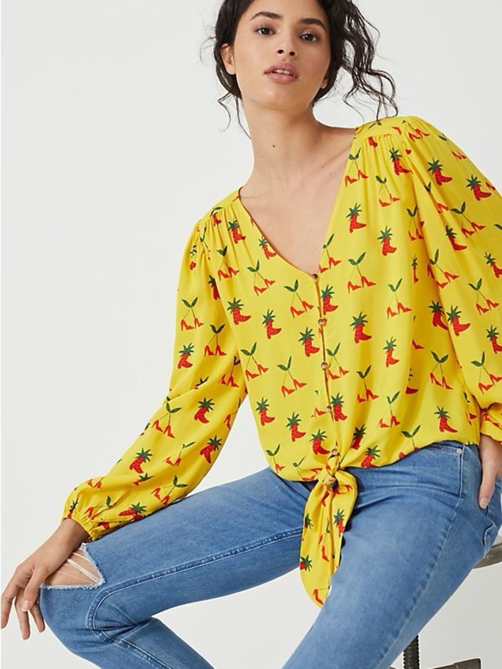EUC Anthropologie Kendra Dandy Strawberry Heels Tie-Front V-Neck Blouse
